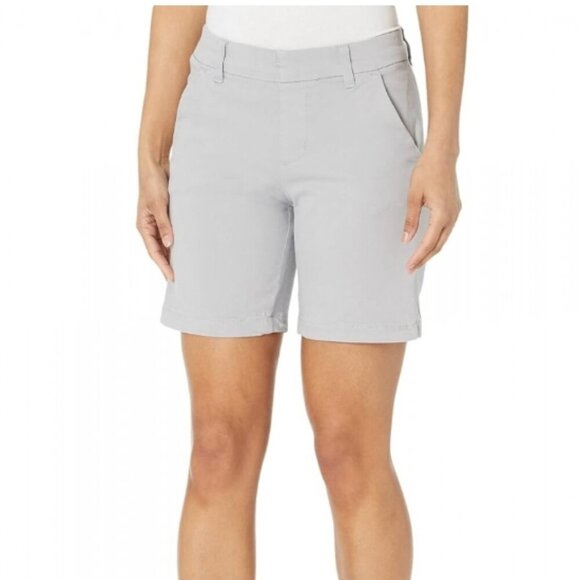 NEW JAG Women's 2 Mid-Rise Maddie Grey Bermuda Flat Front Stretch Pull On Shorts - Picture 1 of 4